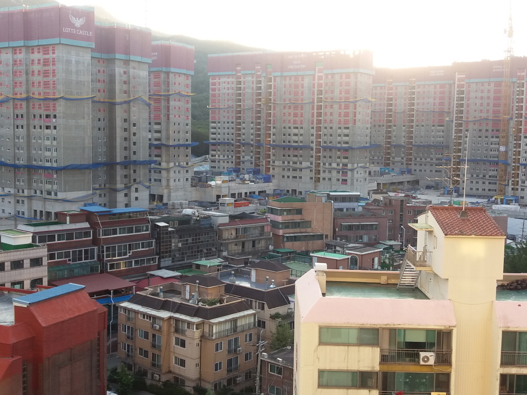 1_우리 아파트 15층 집에서 찍은 롯데캐슬 공사장 20170901.jpg