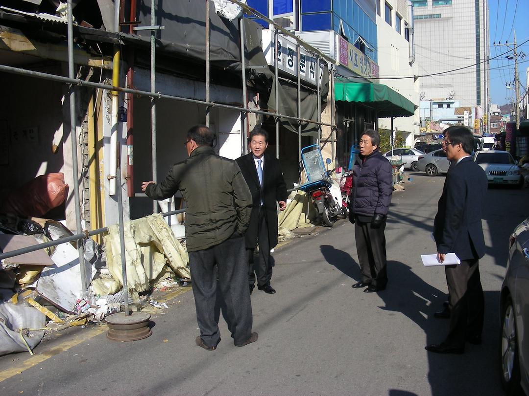 의정부동 야채청과시장 초입 방치 건축물 민원 현장 확인2