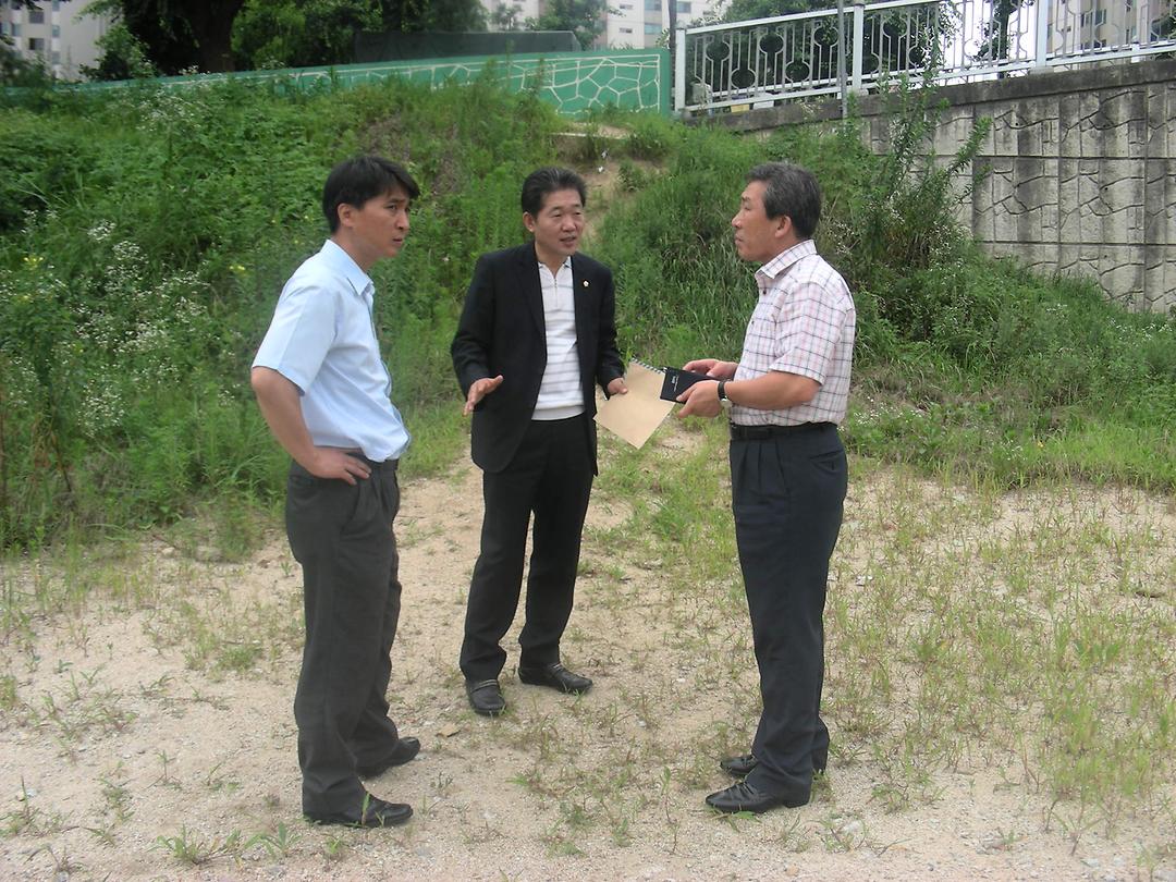 장암동 중랑천변 게이트볼장과 신곡동 능골교 하부생활체육시설 설치관련 민원현장 확인1