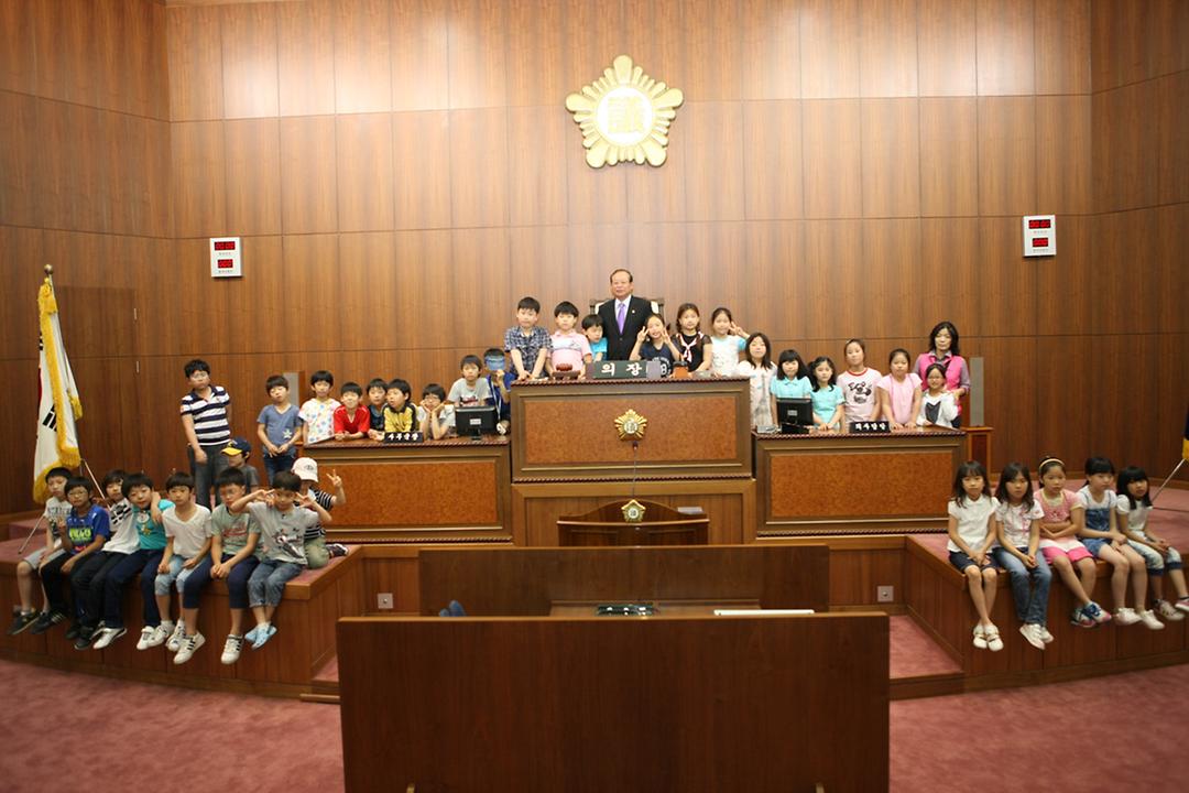용현초등학교 의회 방문 (2011. 6. 7)4