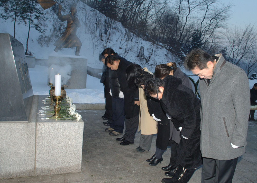 2011년 신묘년 새해 현충탑 참배1