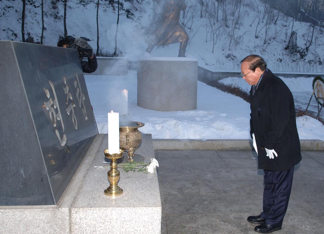 2011년 신묘년 새해 현충탑 참배1