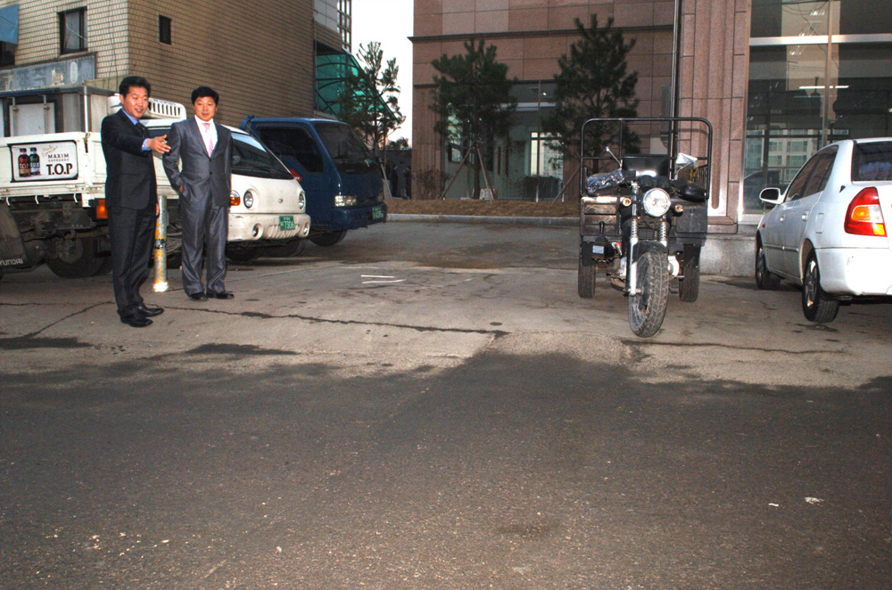 의정부1동 대한노인회 뒤편 야채시장 인근도로 포장 민원 현장 확인  1