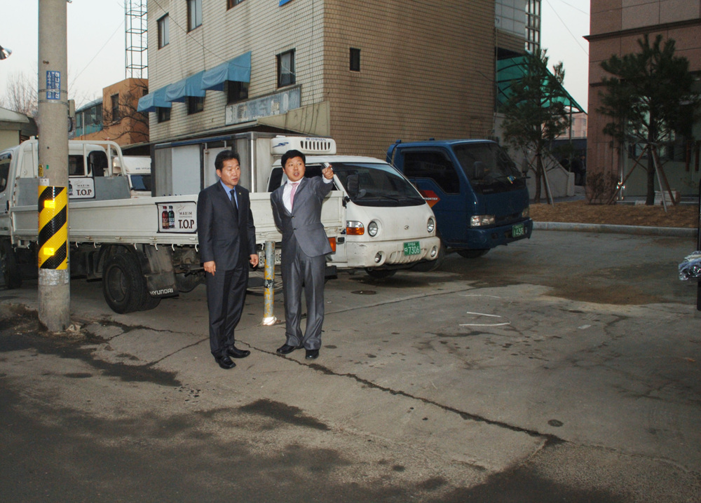 의정부1동 대한노인회 뒤편 야채시장 인근도로 포장 민원 현장 확인  2