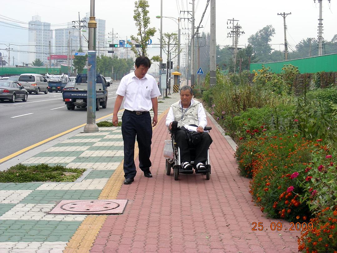 교통약자(장애인) 인도 불편사항 현장 확인(090925)2