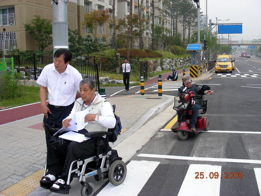 교통약자(장애인) 인도 불편사항 현장 확인(090925)3