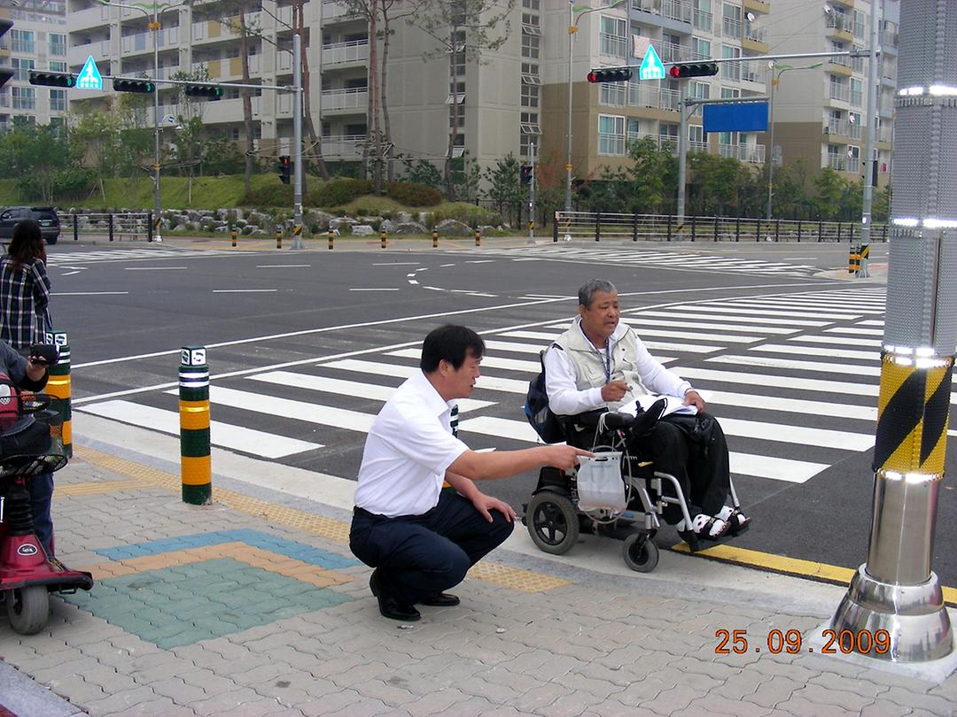 교통약자(장애인) 인도 불편사항 현장 확인(090925)1