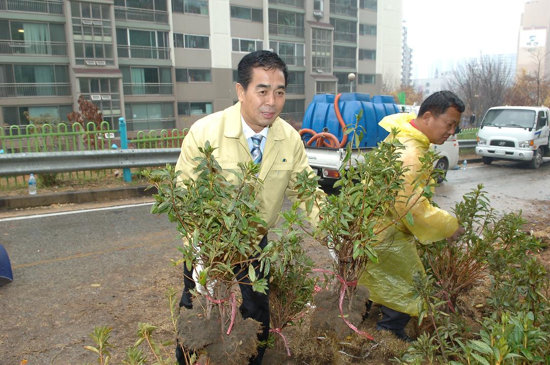 신곡2동 녹지공간 철쭉식수 현장 확인3