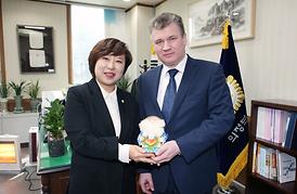 러시아 비로비잔시 대표단 의회방문