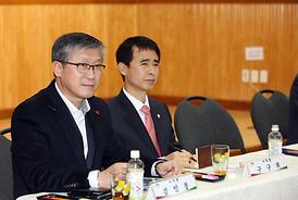 활발한 의정활동 ( 동 업무보고 청취 )