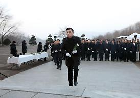 2016  丙申年  현충탑 참배