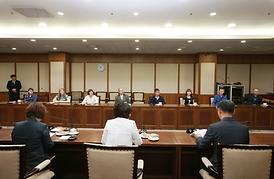 쿠제닉스 인형극단 의회방문