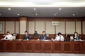 쿠제닉스 인형극단 의회방문