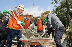 괴산군 수해복구 자원봉사 구슬땀 흘려
