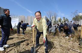 제74회 식목일 나무심기 행사