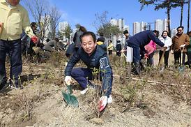 제74회 식목일 나무심기 행사