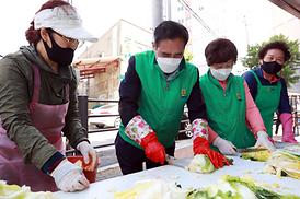 흥선동새마을부녀회 김치담금 행사