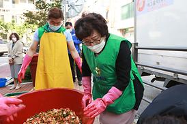 흥선동새마을부녀회 김치담금 행사