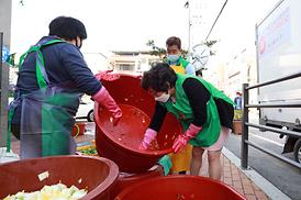 흥선동새마을부녀회 김치담금 행사