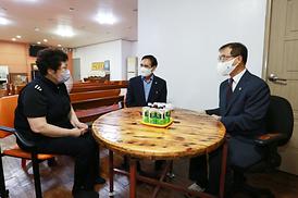 국가유공자 유족 명패 달아드리기 행사