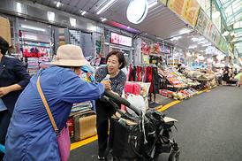 전통시장 노점상인 폭염예방물품 나눔