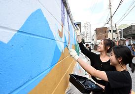 망월로 벽화그리기 행사(호원동 119-145)