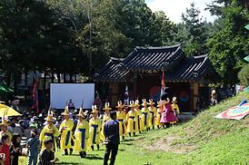 제2회 충의공예술제 (정문부장군 묘역 외삼문 앞))