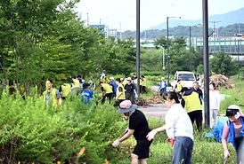 의정부시의회, 중랑천 등 집중호우 피해 복구 동참