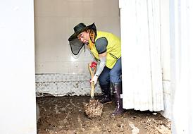 의정부시의회, 가평군 수해 복구 참여...성금 300만원 전달