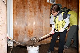 의정부시의회, 가평군 수해 복구 참여...성금 300만원 전달