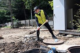 의정부시의회, 가평군 수해 복구 참여...성금 300만원 전달