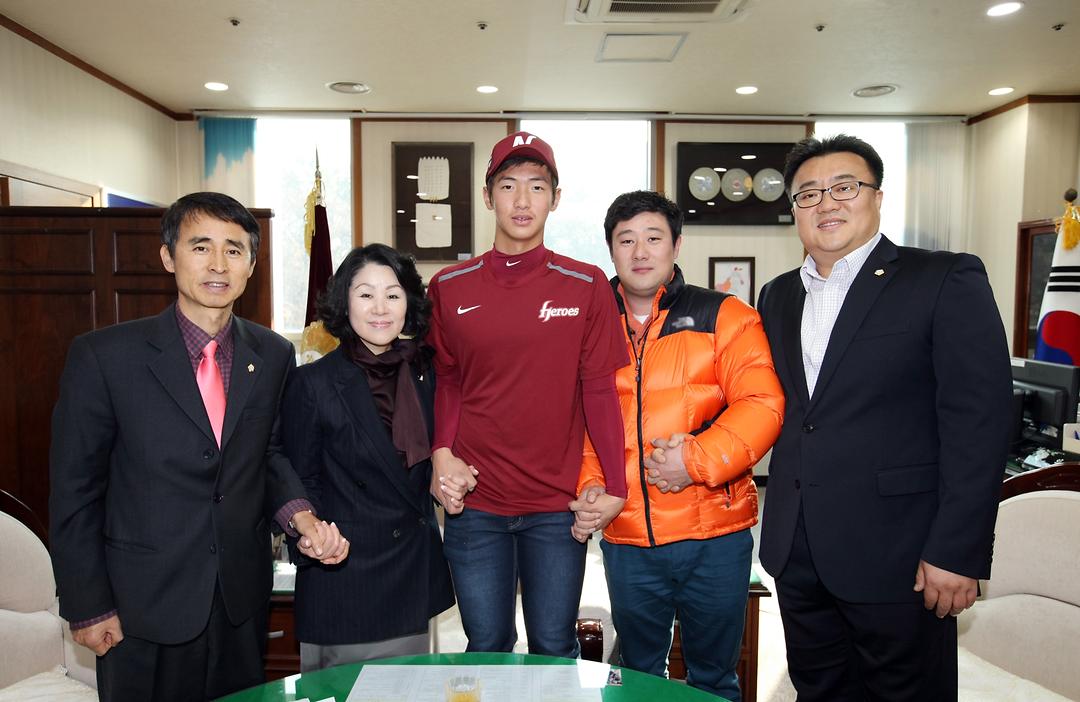 의정부리틀야구단 출신 임혜동 선수,의정부시의회 방문2