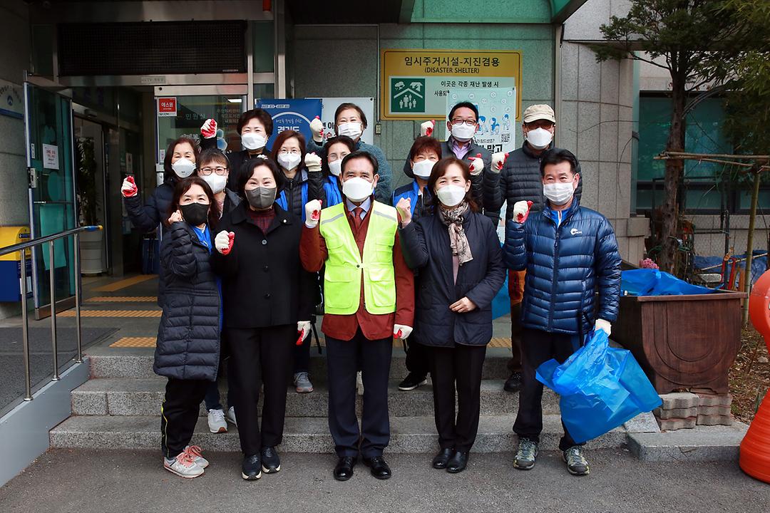 의정부시의회 오범구 의장, 시민과 함께 새봄맞이 대청소 참여1