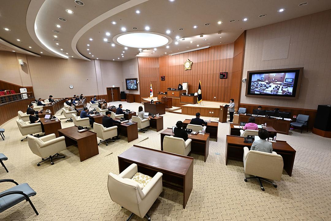 제323회 제1차 정례회 제2차 본회의 개의1