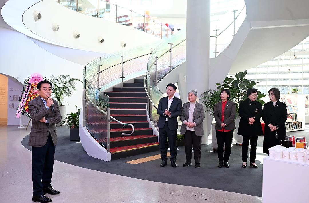 의정부시의회, 의정부미술도서관 백영수화백 특별전 개막식 참석2