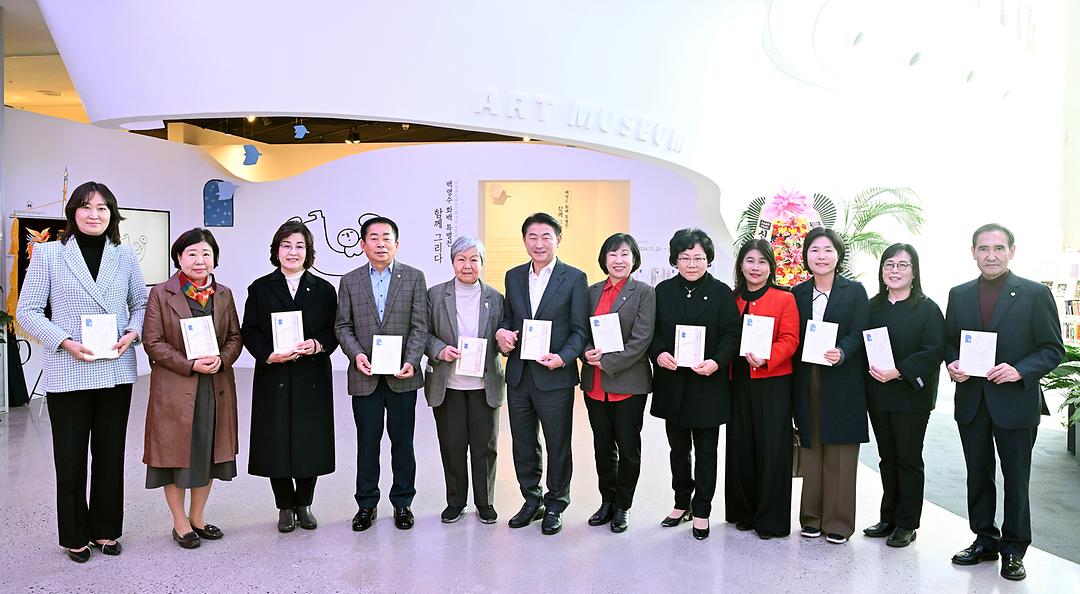 의정부시의회, 의정부미술도서관 백영수화백 특별전 개막식 참석3